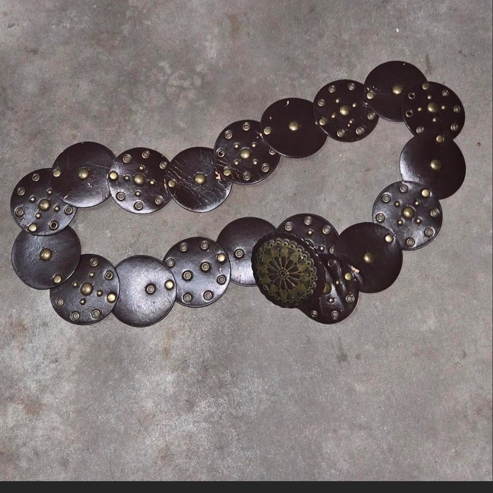 Source Unknown Dark Brown Disc Studded Women’s Belt with Brass Accent